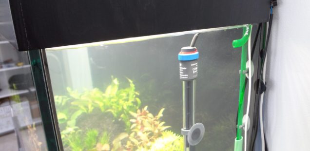 Výpust filtru směřující do předního skla